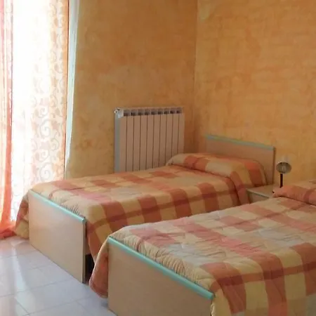 Nido Delle Rondini Ristorante Pizzeria 호텔 3*