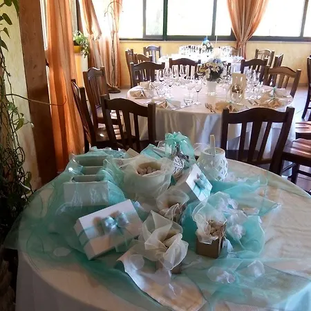 Nido Delle Rondini Ristorante Pizzeria מלון