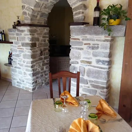 Nido Delle Rondini Ristorante Pizzeria מלון