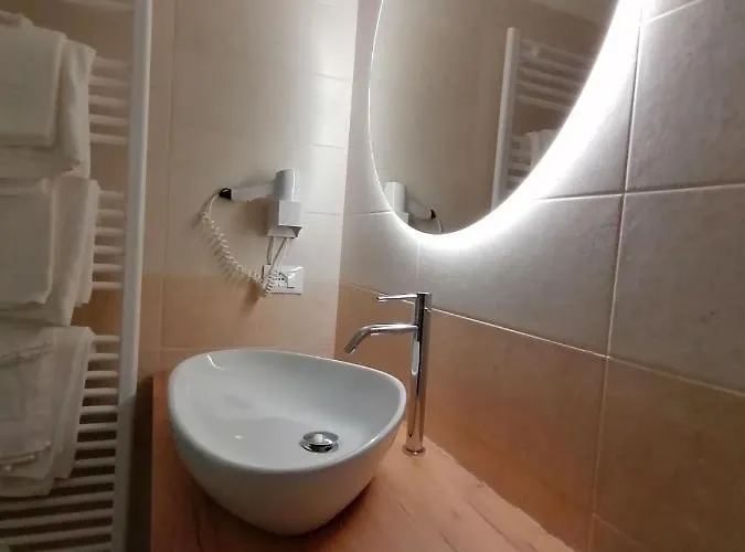 Nido Delle Rondini Ristorante Pizzeria 3*