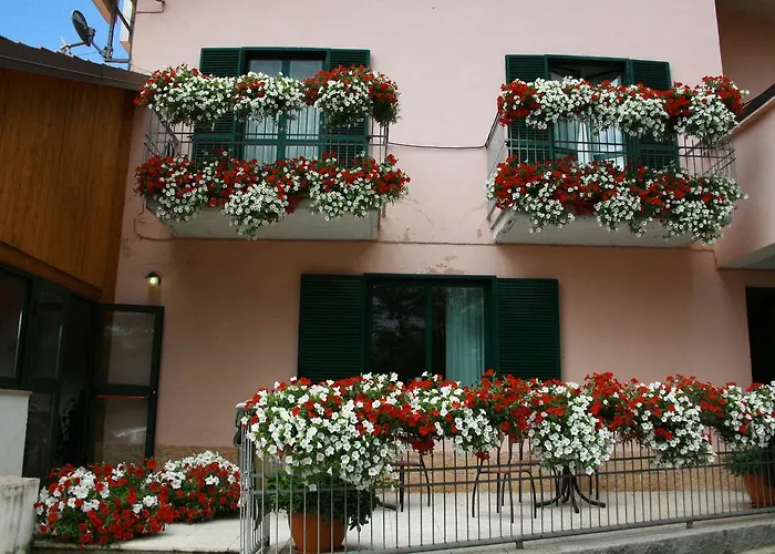 Nido Delle Rondini Ristorante Pizzeria فندق