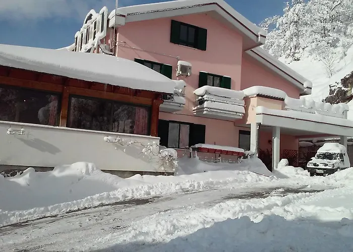 فندق Nido Delle Rondini Ristorante Pizzeria