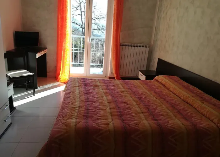 Nido Delle Rondini Ristorante Pizzeria Otel 3*